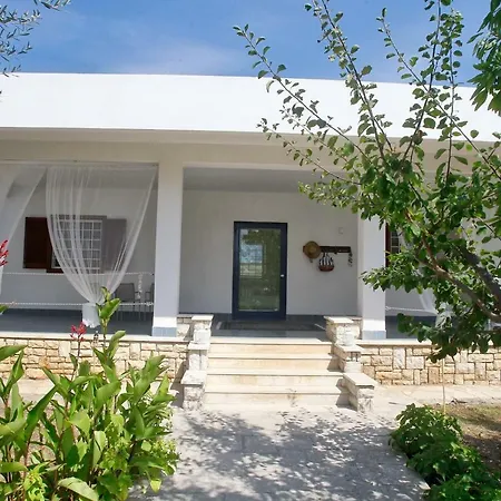 Al Mare Bed & Breakfast 2*