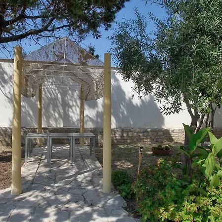 Al Mare Bed & Breakfast 2*
